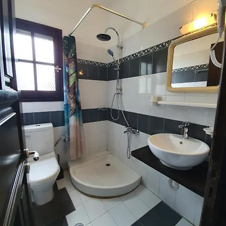 Georgia أخارافي